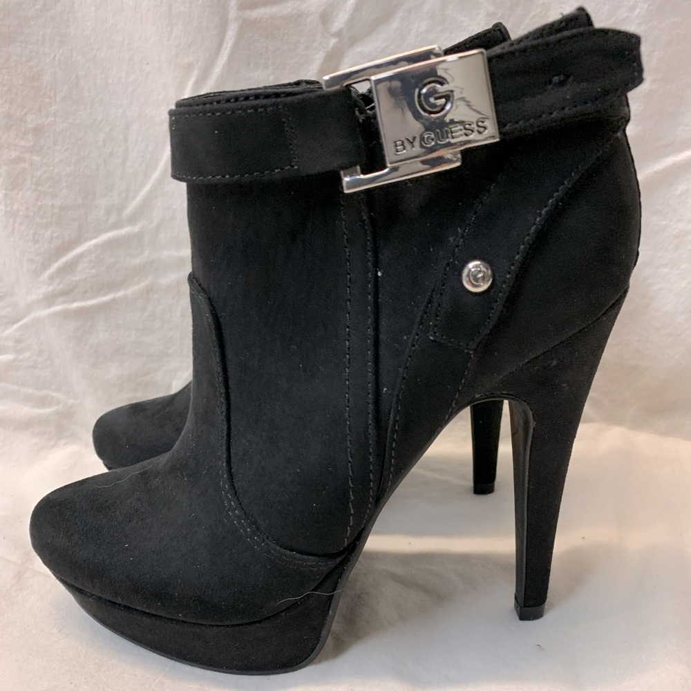 Brand new Guess shoes size 6